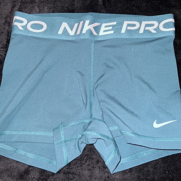 Nike shorts - Picture 4 of 4